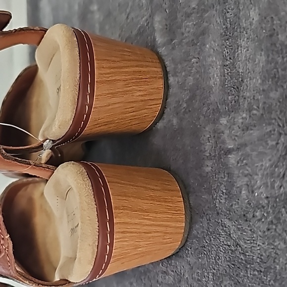 Women's Brown Leather Ankle Strap Sandals - Picture 5 of 9